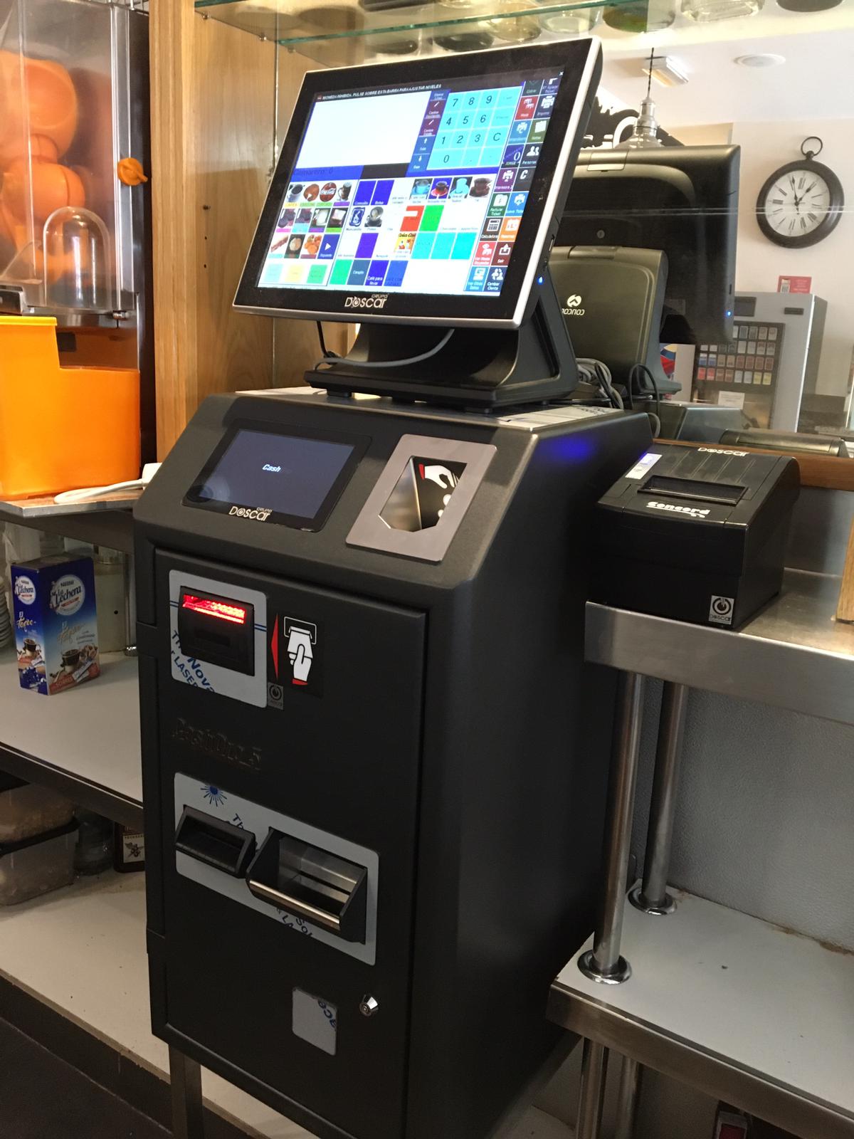 Instalación de TPV Doscar con cajón de cobro automático e impresora